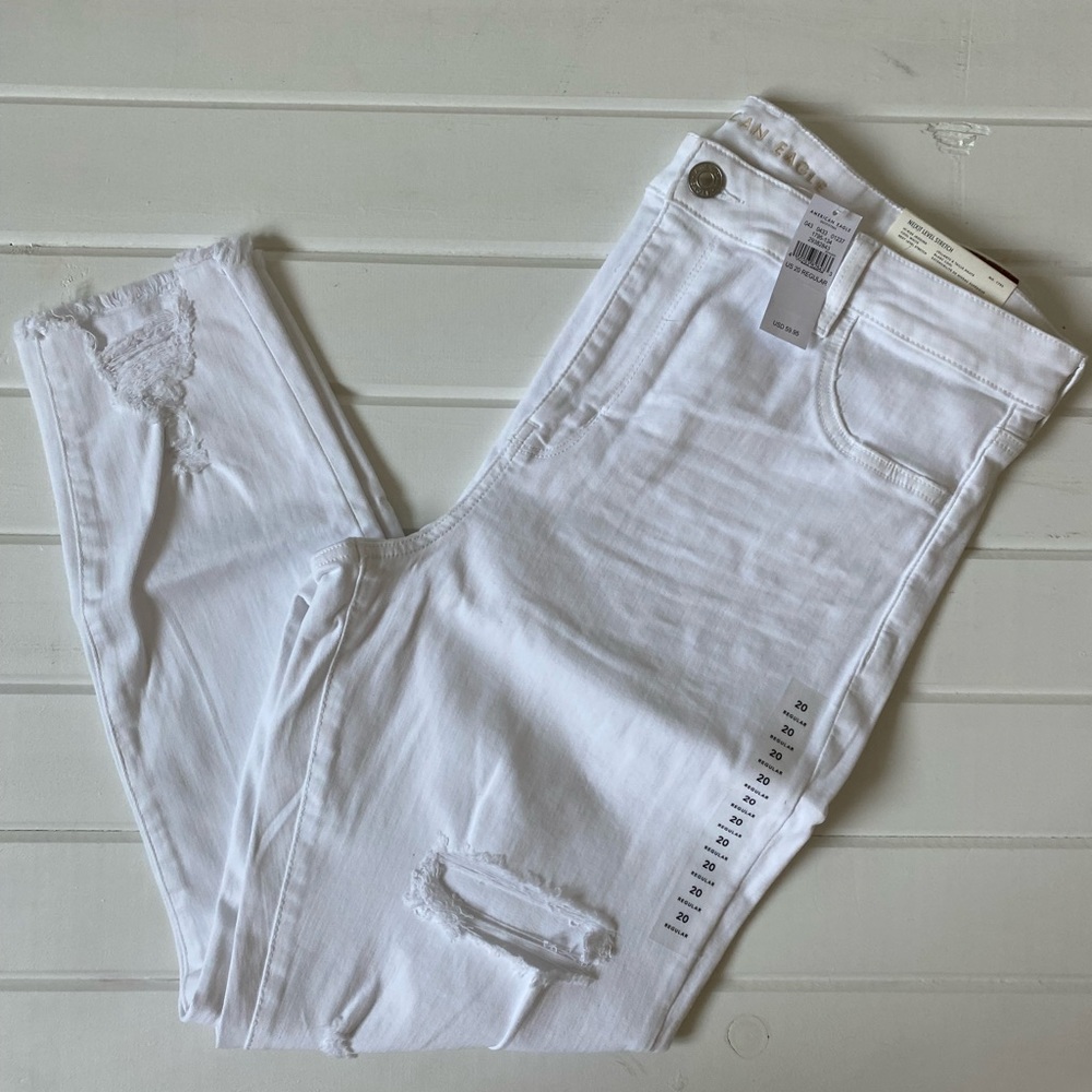 NWT American Eagle White Denim jegging/jean